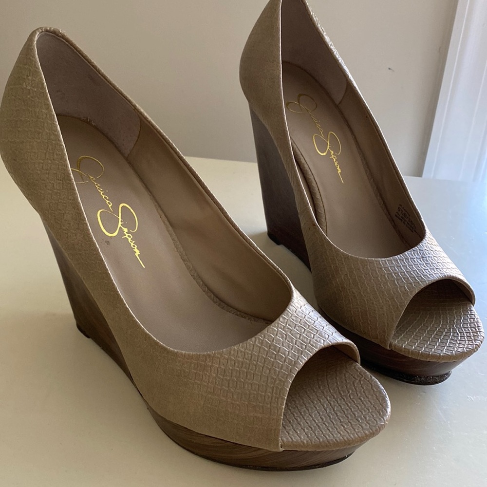 Jessica Simpson platform sandal/pump